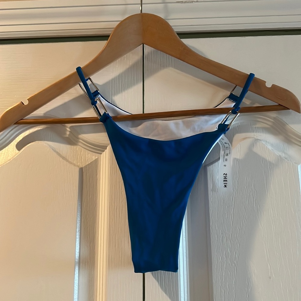 New bathing top and bottom (all offers will be considered)